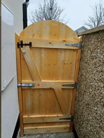The Side Gate Man in Dublin - Image 2