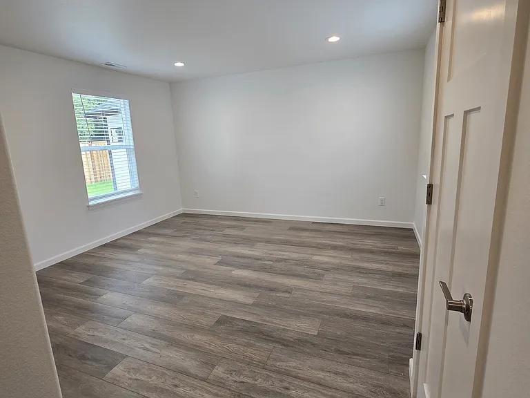 Beautiful Fully Remodeled Home for Rent in Gresham - Image 3