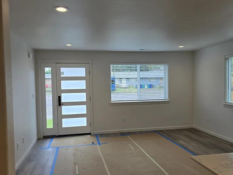 Beautiful Fully Remodeled Home for Rent in Gresham - Image 11