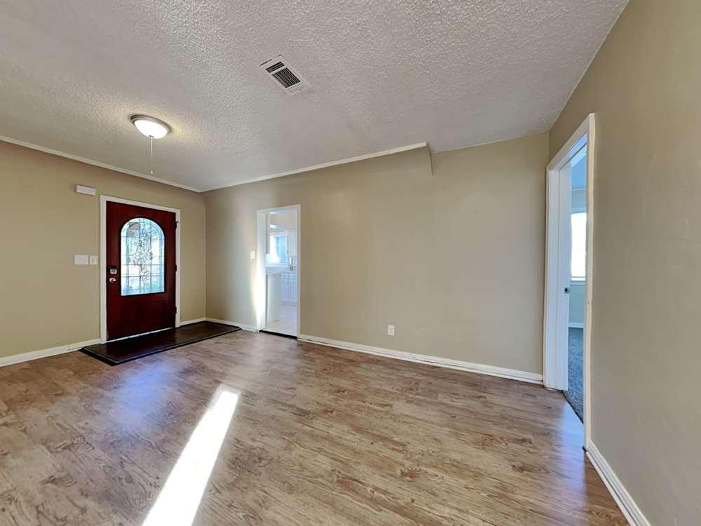 Beautiful Single Family Home For Rent / Rent To Own in Paramount - Image 2
