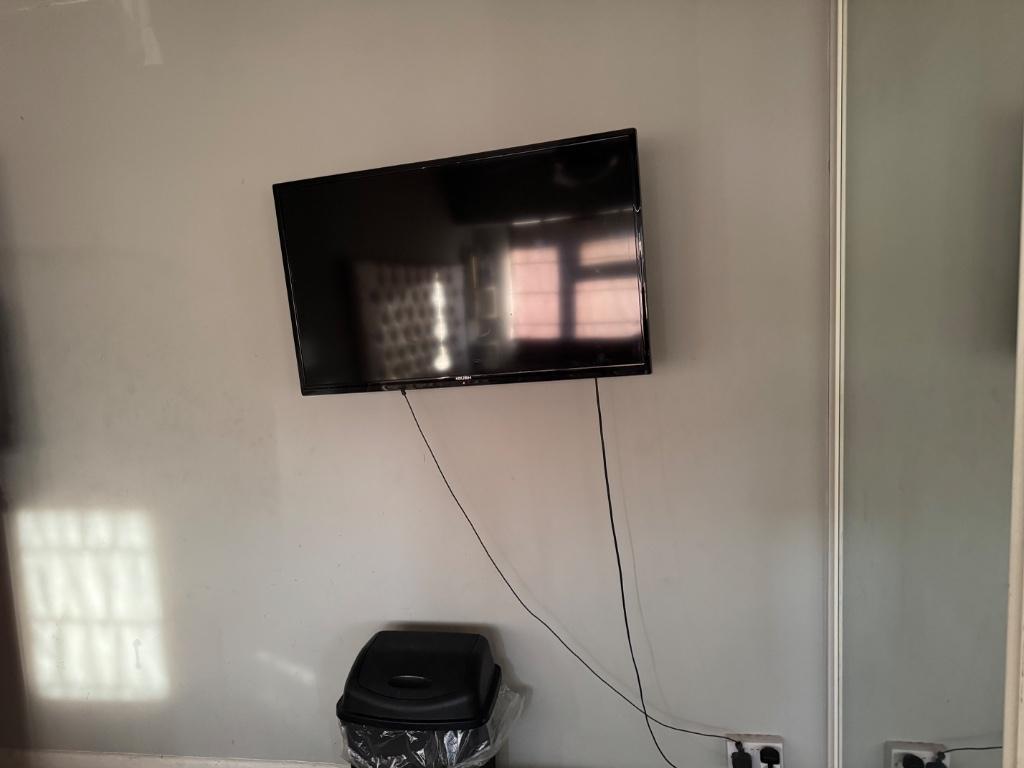 Large nice double room in Hayes - Image 2