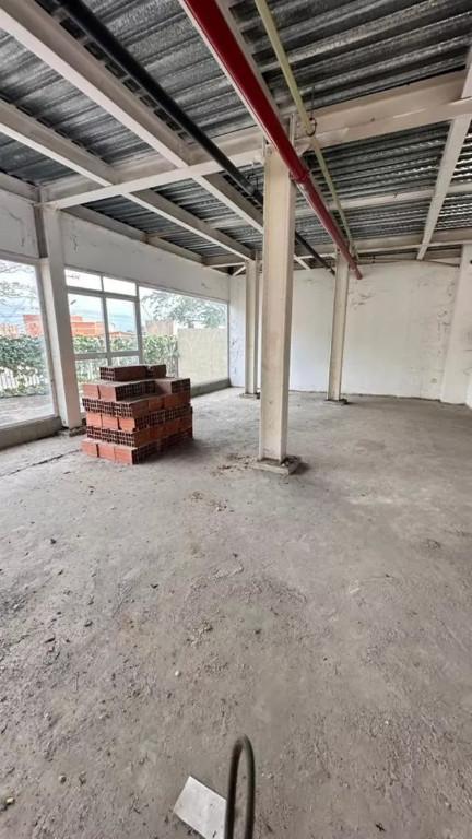 LOCAL EN LOS GUAYOS CENTOR COMERCIAL PARAPARAL en Valencia - Imagen 3