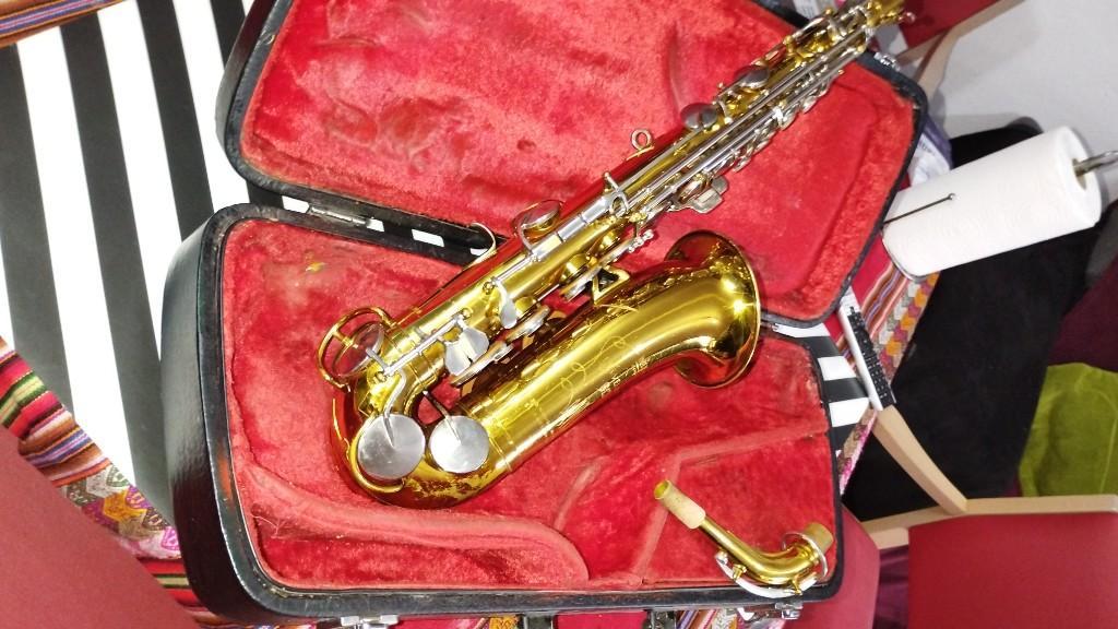 SAXOFON AMERICANO KING CLEVELAND en Badalona - Imagen 10