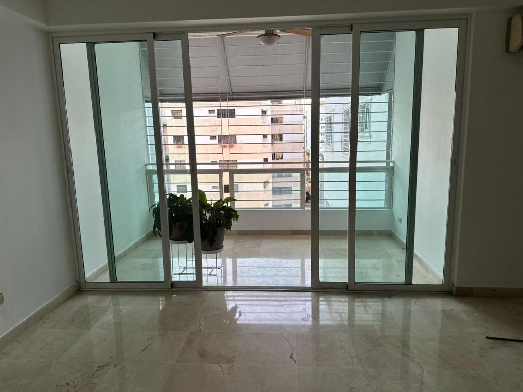 ALQUILO APARTAMENTO EN EVARISTO MORALES PISOS DE MARMOL en Santo Domingo - Imagen 3