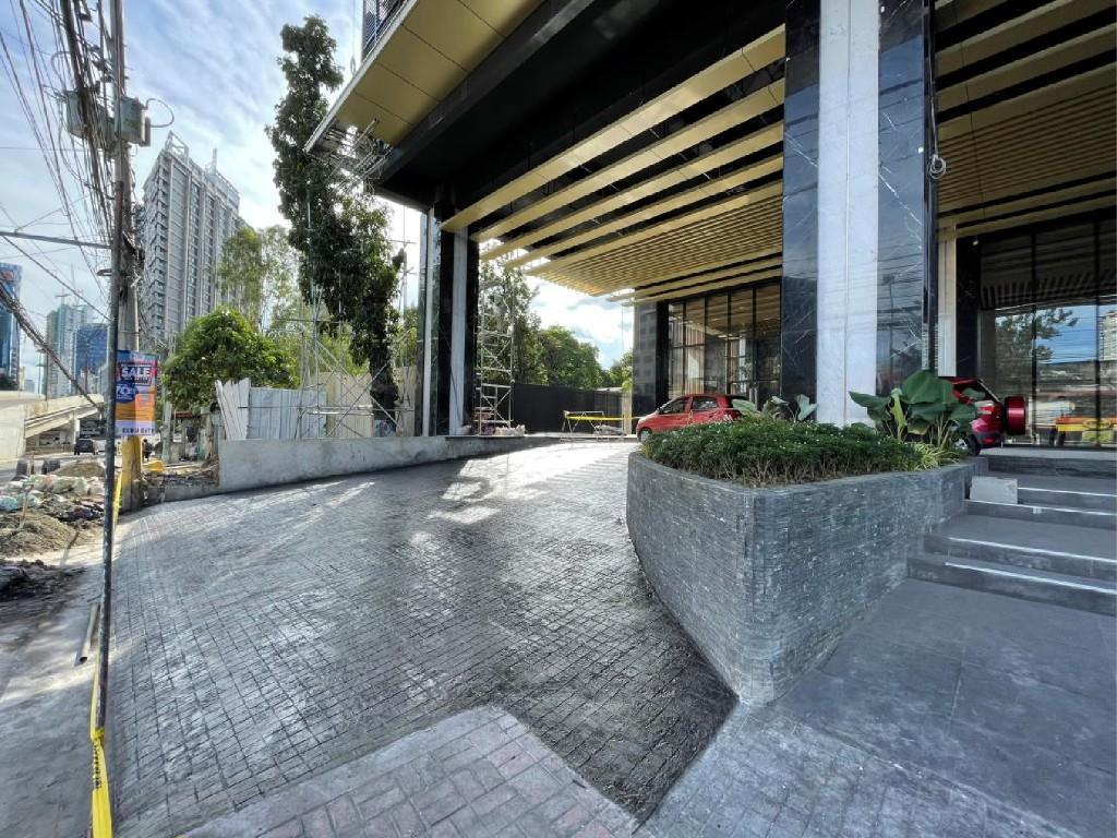 1460 SqM Bare Shell Office In Cebu City For Rent Across Ayala in Cebu City - Image 2