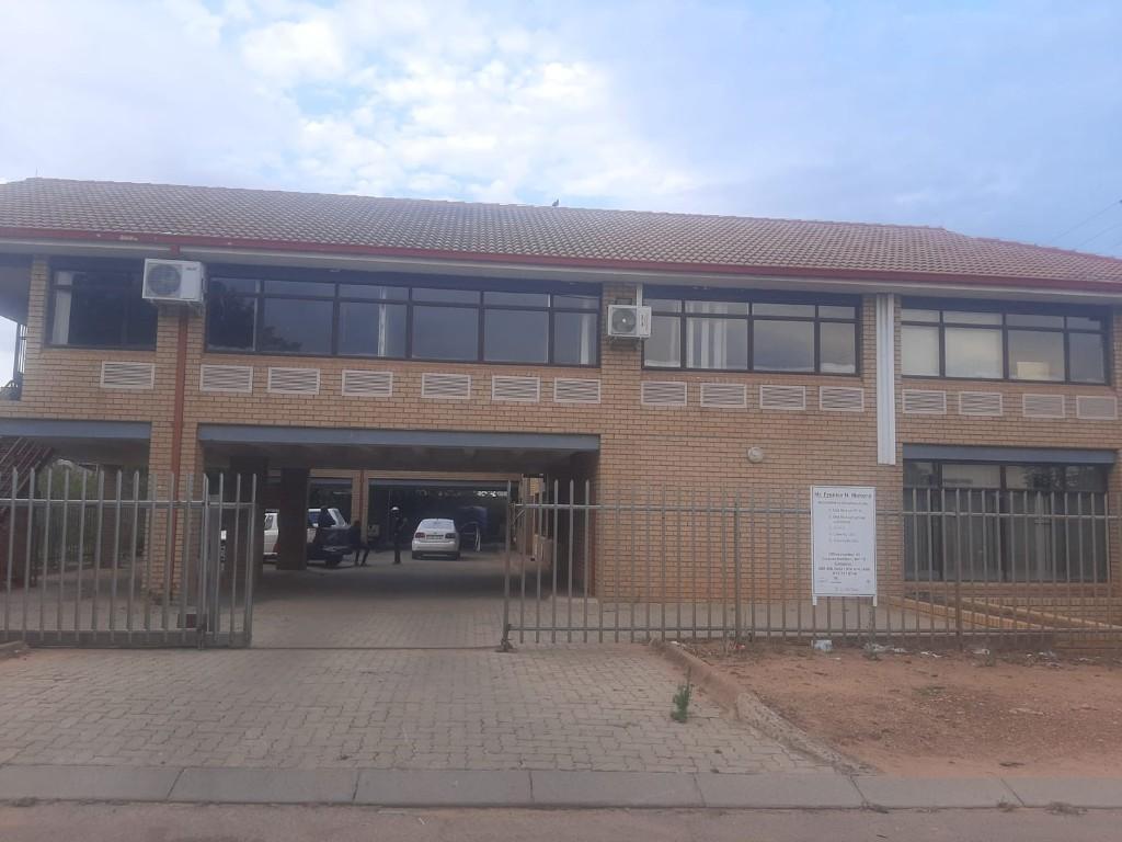 COMMERCIAL SPACE TO LET in Pretoria - Image 10