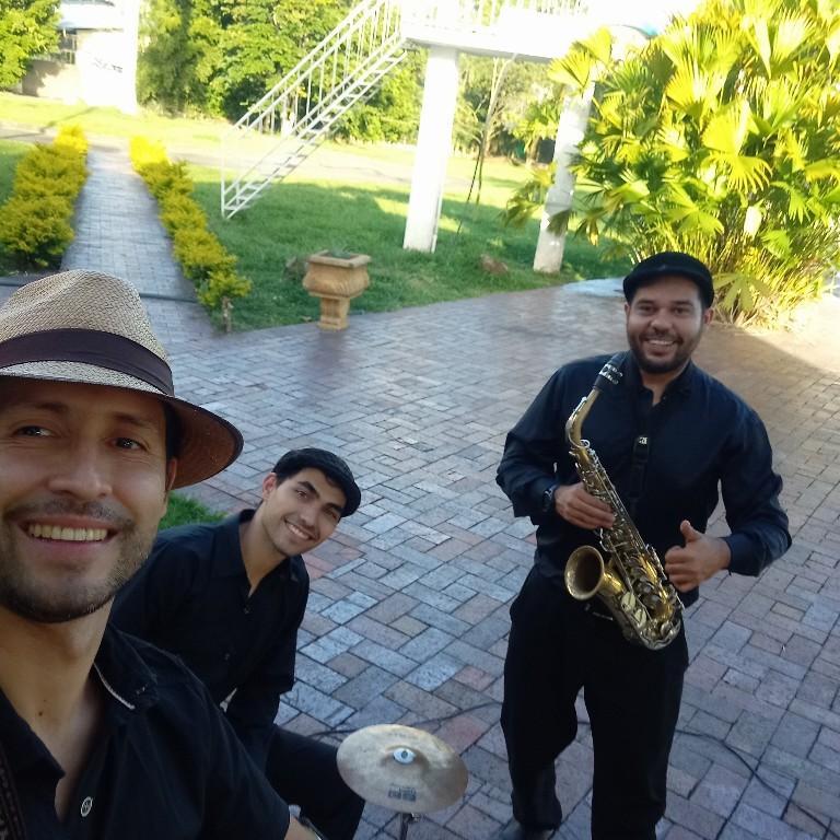 Trio con saxofon en Pereira - Imagen 10