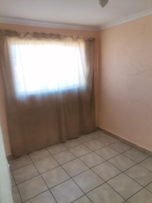 Spacious Private Cottage in Tembisa - Image 4