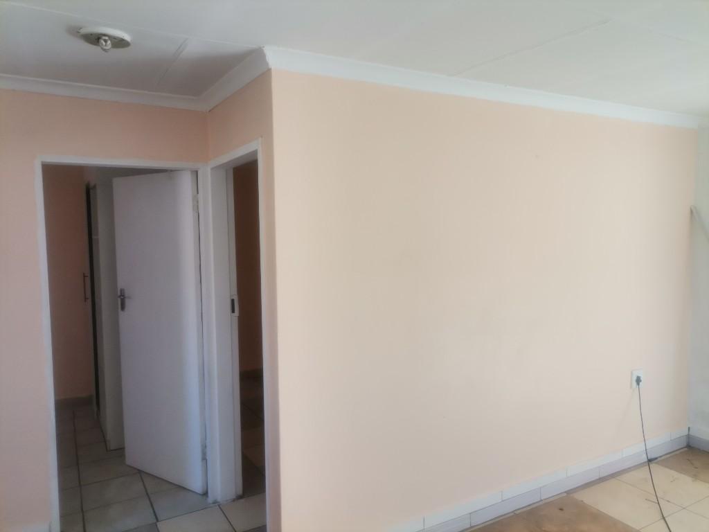 Spacious Private Cottage in Tembisa - Image 7