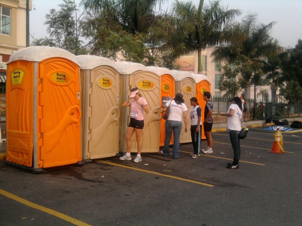 Alquiler de Baños móviles en Eventos y Actividades al Aire Libre en San José Villanueva - Imagen 1