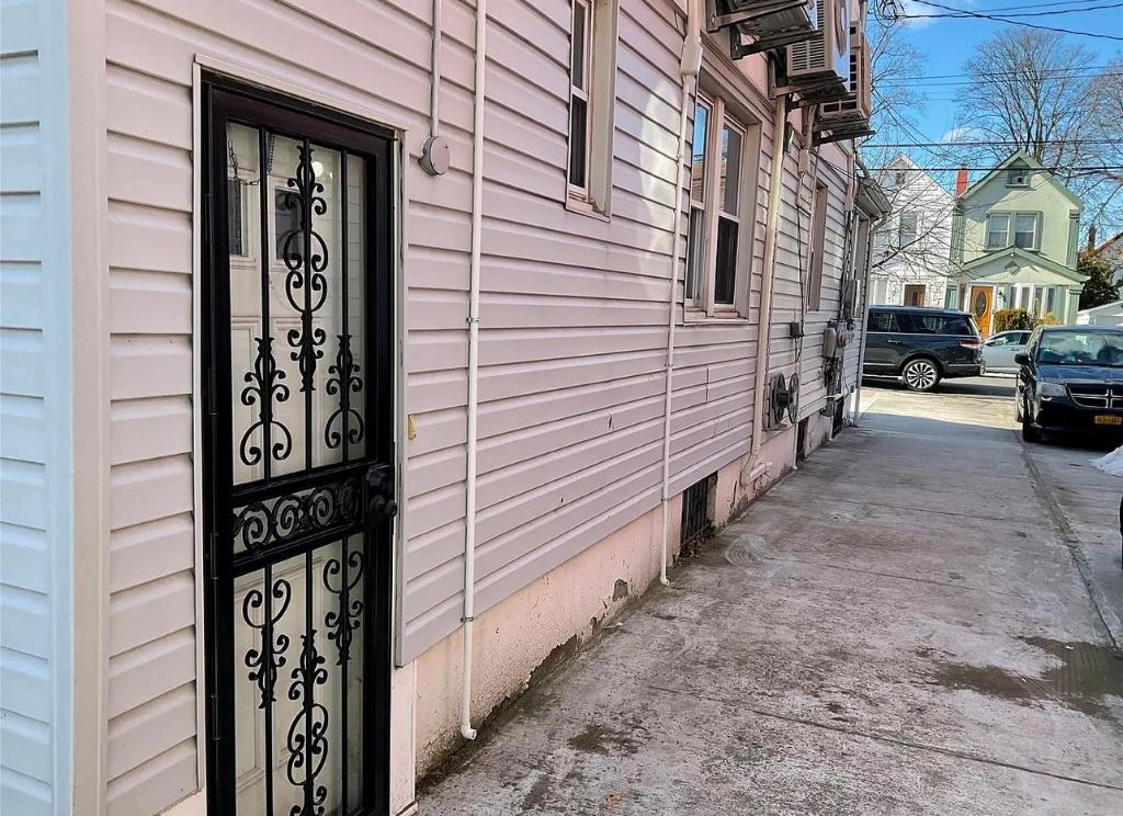 House for Rent. in Queens - Image 2