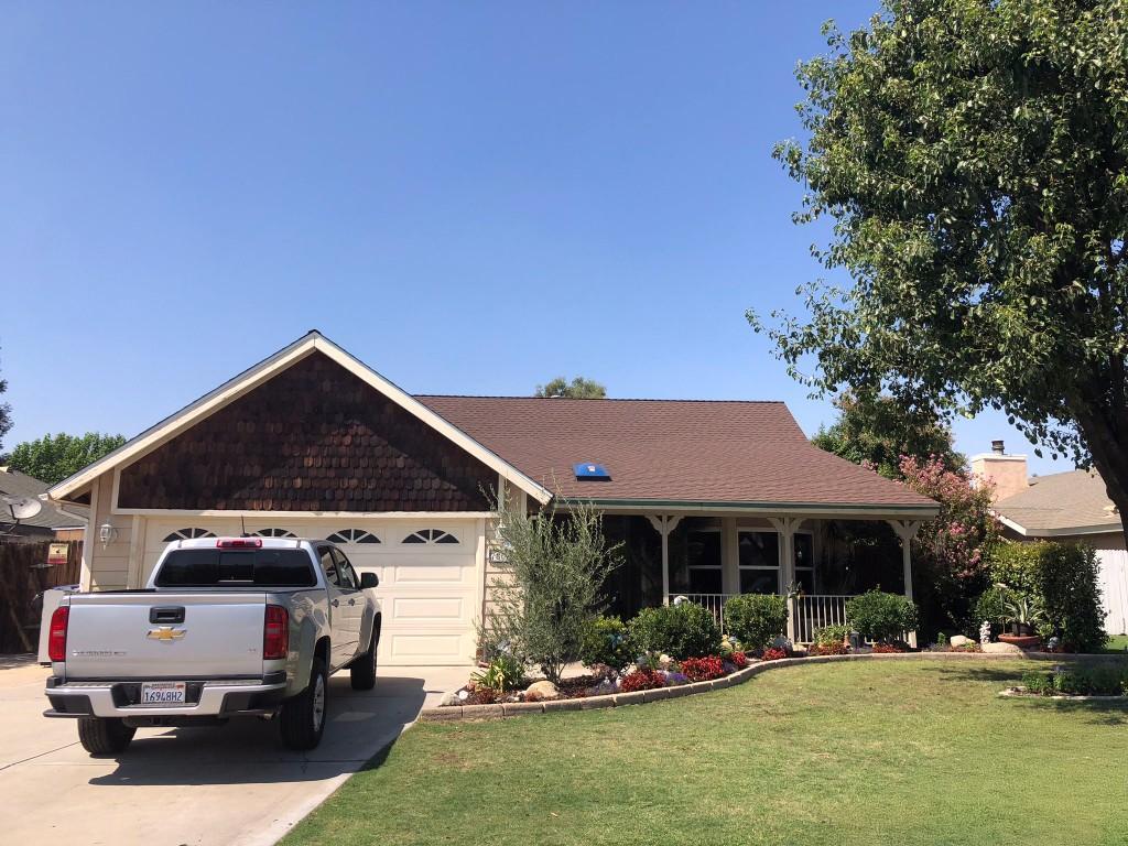 Roofing contractor in Burbank - Image 1