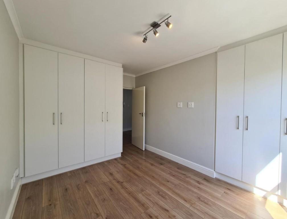 Stylish 1-Bedroom Apartment for Rent in Rondebosch in South Africa - Image 3