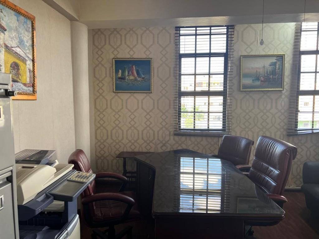 -Alquilo Local Comercial En La Correa Y Cidrón Próximo a Linconl en Miami Beach - Imagen 3