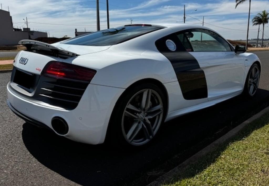 Audi R8 5.2 FSI S Tronic in Schwabach - Bild 2