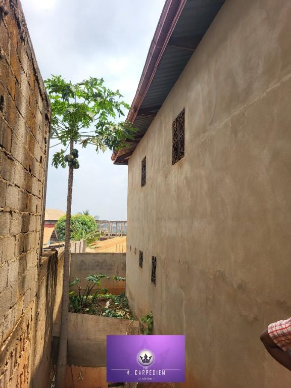 IMMEUBLE INACHEVÉ R+1 - Nkolmesseng au Cameroun - Photo 4