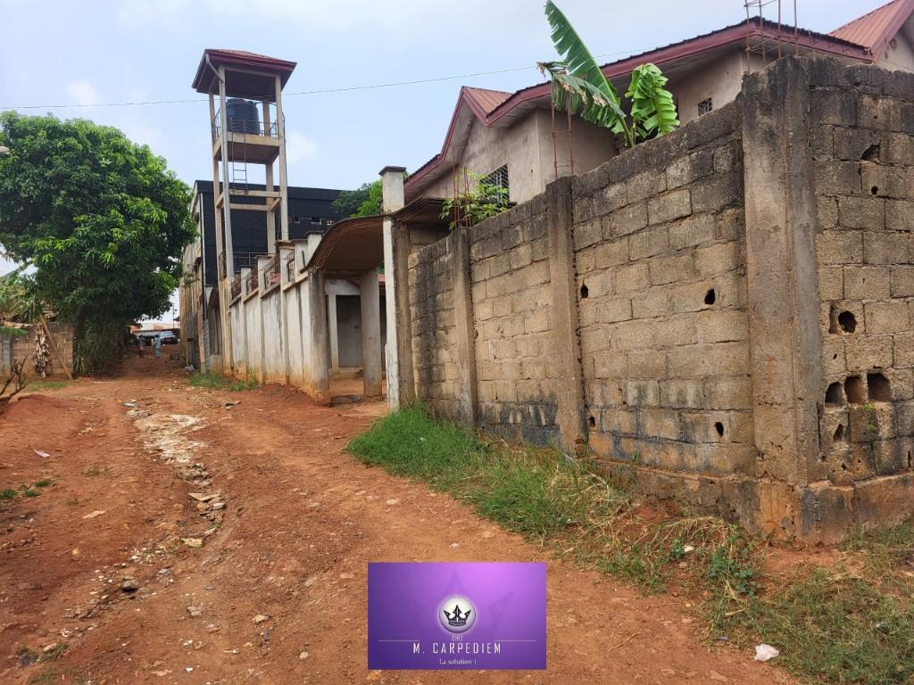 IMMEUBLE INACHEVÉ R+1 - Nkolmesseng au Cameroun - Photo 7