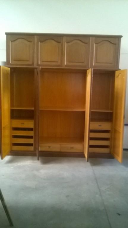 GRAN ARMARIO MADERA DOS COMPARTIMENTOS DE ALTURA. ESPEJOS en España - Imagen 2