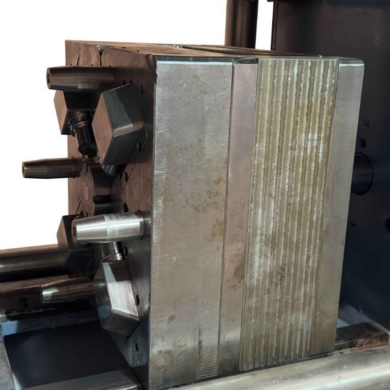 Vertical Injection Molding Machine HK1.5T150 in Bikaner - Image 6