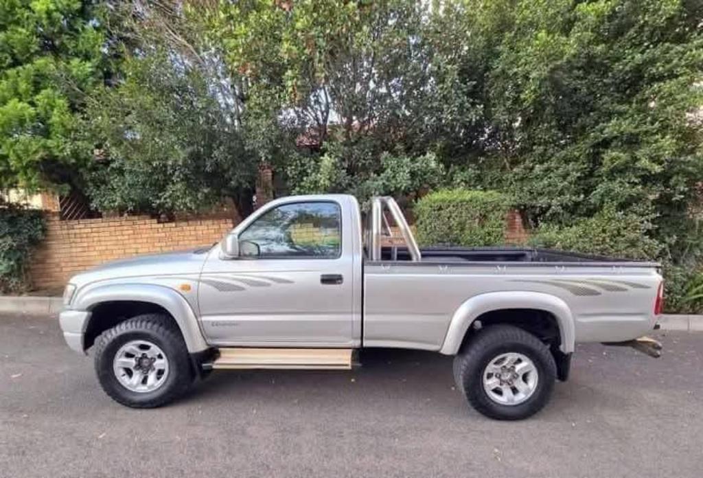 2007 TOYOTA HILUX 2.7i in Rustenburg - Image 3