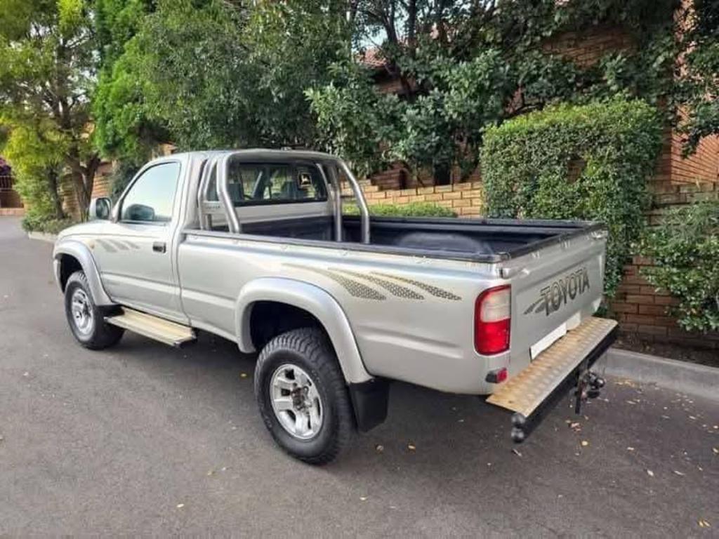 2007 TOYOTA HILUX 2.7i in Rustenburg - Image 4