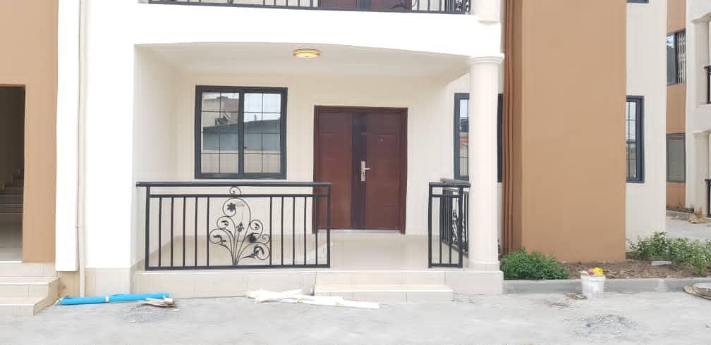EXECUTIVE 2 & 3 BEDROOM UNFURNISHED/FURNISHED APARTMENT RENT in Madina - Image 2