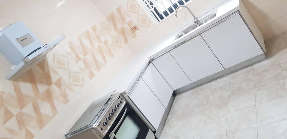 EXECUTIVE 2 & 3 BEDROOM UNFURNISHED/FURNISHED APARTMENT RENT in Madina - Image 6