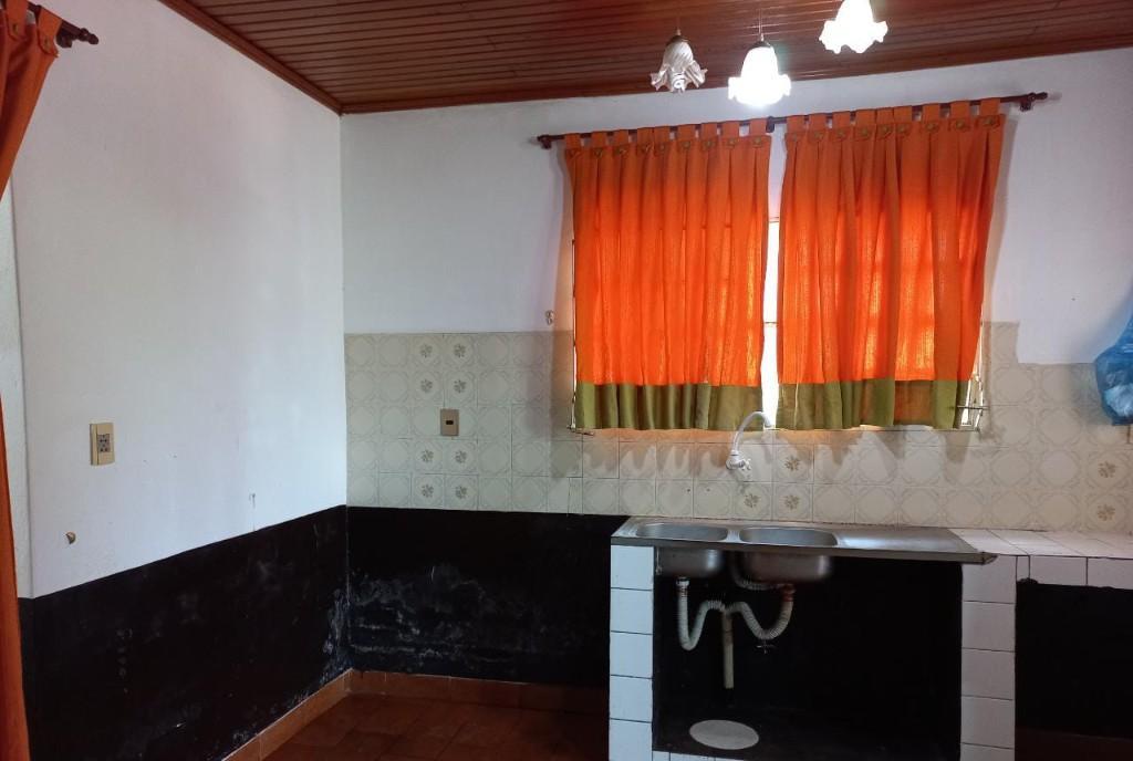 Casa en el barrio Santa María, a 3 cuadras de la Ruta Sexta en Encarnación - Imagen 5