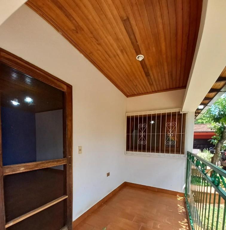 Casa en el barrio Santa María, a 3 cuadras de la Ruta Sexta en Encarnación - Imagen 10