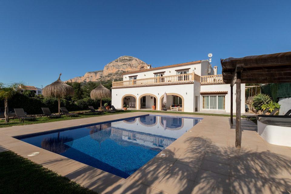 Luxury Spanish Villa Rentals in Nottingham - Image 2