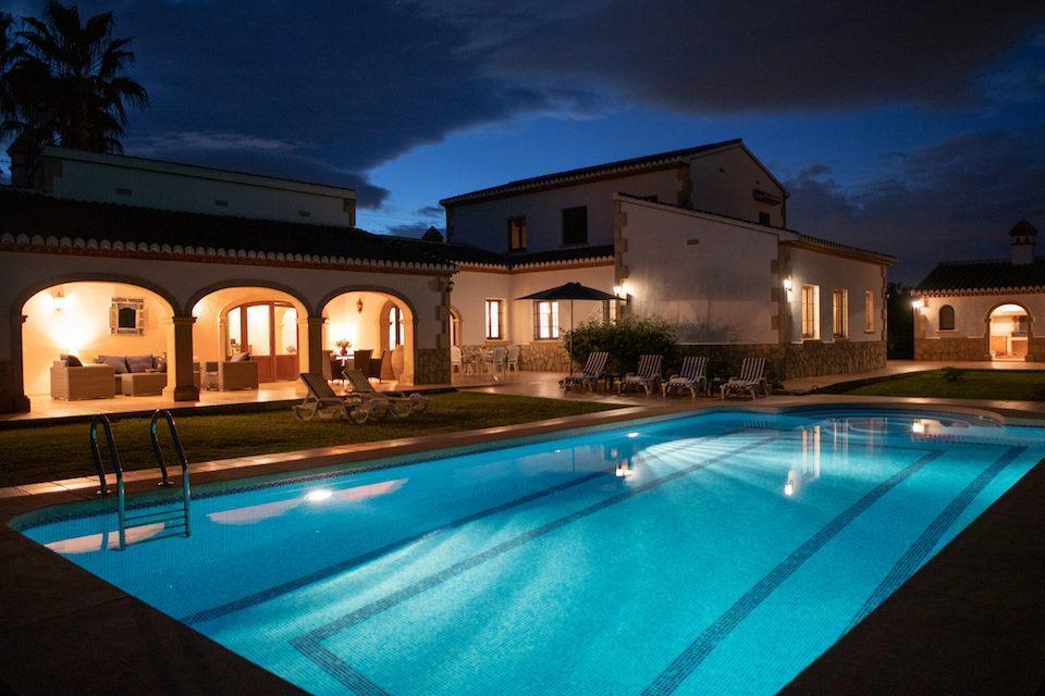 Luxury Spanish Villa Rentals in Nottingham - Image 3