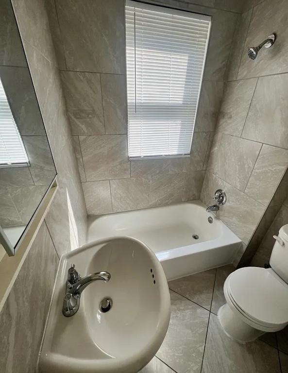3bedrooms and 1bath HOUSE FOR RENT in Richmond - Image 7