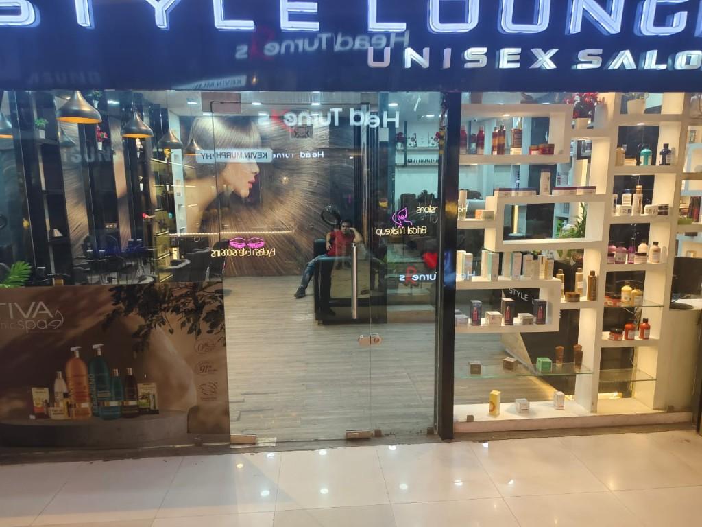 Un Furnished Commercial Showroom For Rent At Newtown in India - Image 14