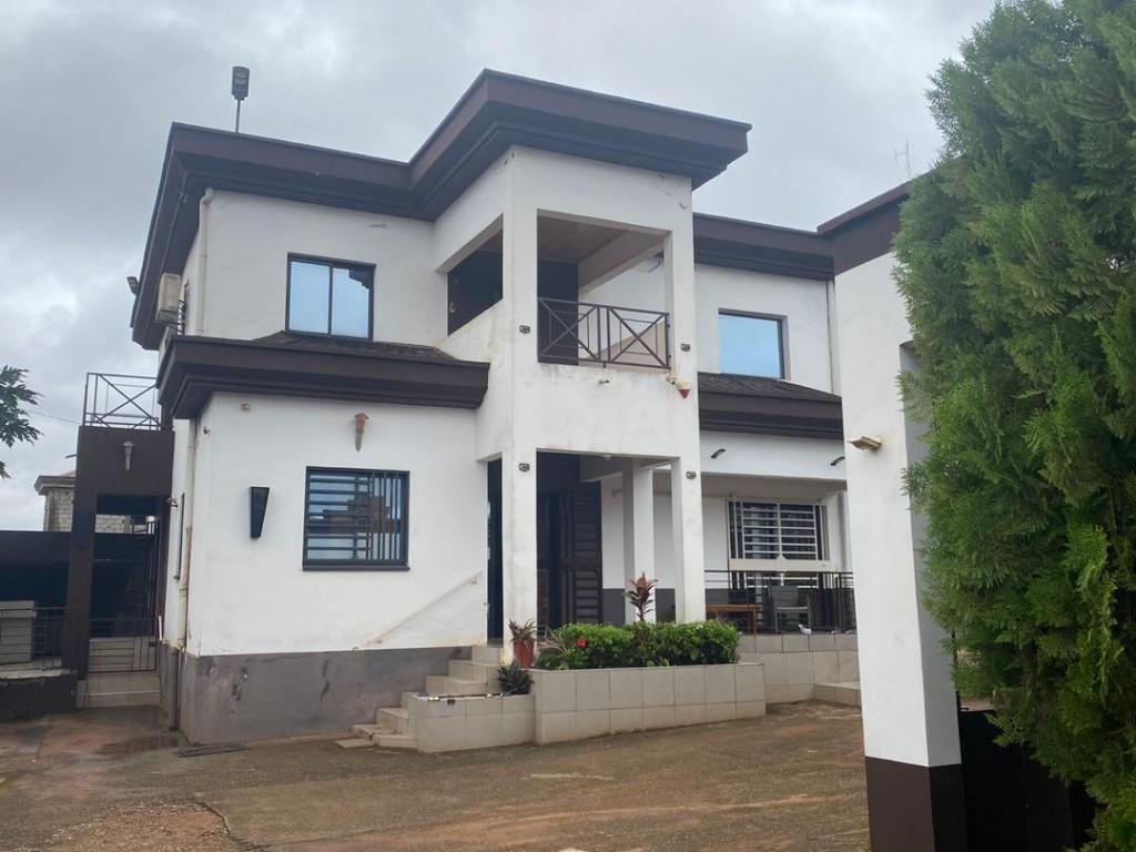 DUPLEX D'ARCHITECTE 06 PIECES + DEPENDANCE au Cameroun - Photo 1