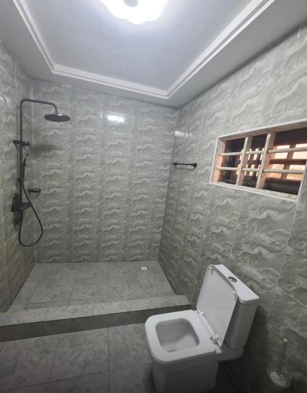 *3BRM STOREY HOUSE CANADA ABLEKUMA, ACCRA* in Ejura - Image 5