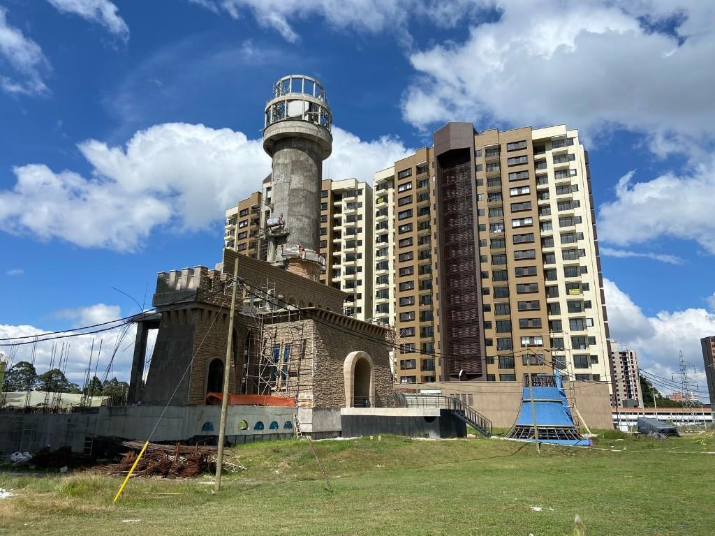 ARRIENDO APARTAMENTO ESQUINERO COMO NUEVO RIONEGRO MEDIEVAL en Rionegro - Imagen 1