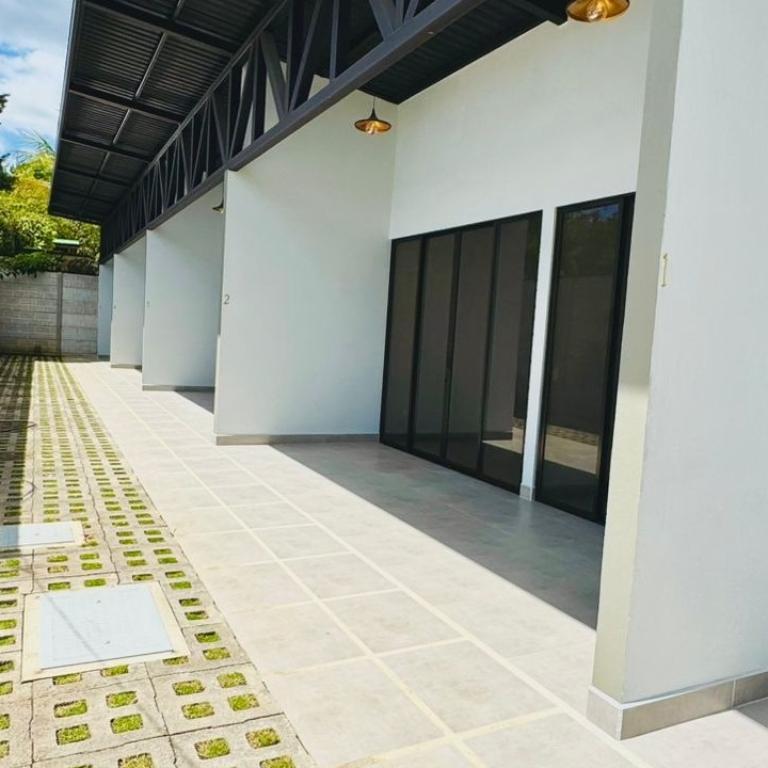 SE ALQUILAN APARTAMENTOS NUEVOS EN ATENAS. en Naranjo - Imagen 2