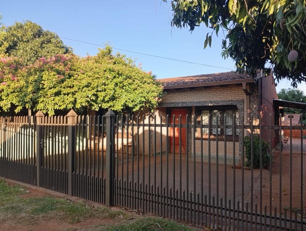 OFERTA. ITAUGUA VENDO AMPLIA CASA 700 MTS. DE RUTA PY O2 en Ypacaraí - Imagen 1
