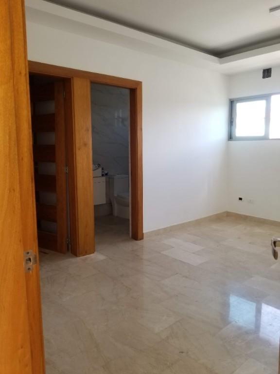 VENDO HERMOSA CASA EN LAS COLINAS CON VISTA A LAS MONTAÑAS en Gurabo al Medio - Imagen 2