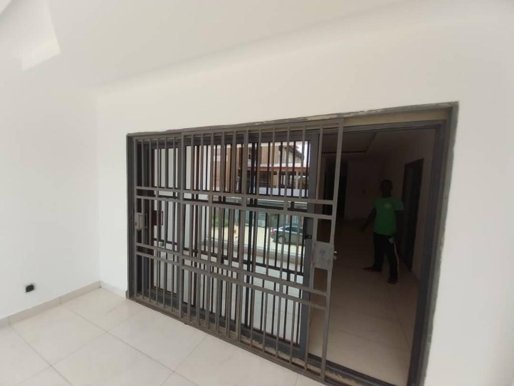 SUPER APPARTEMENT DE 4 PIÈCES À LOUER, RIVIÉRA FAYA PLAYCE en Côte d’Ivoire - Photo 2