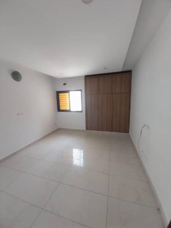 SUPER APPARTEMENT DE 4 PIÈCES À LOUER, RIVIÉRA FAYA PLAYCE en Côte d’Ivoire - Photo 7