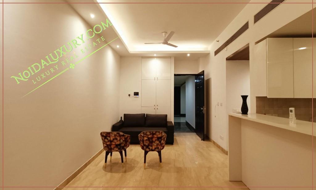 3 BHK APARTMENT FOR RENT SUPERNOVA NOIDA 94 in Noida - Image 1