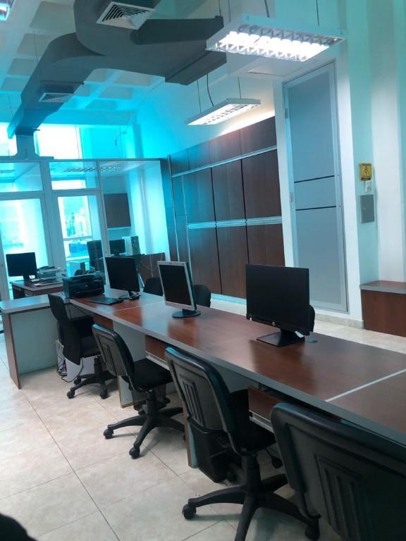 Local empresarial moderno y equipado en Lechería en Lecherías - Imagen 3