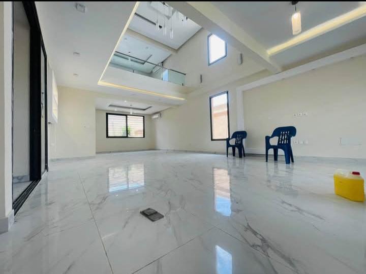COCODY ATTOBAN UNE VILLA DUPLEX de 6PIÈCES AVEC PISCINE en Côte d’Ivoire - Photo 2