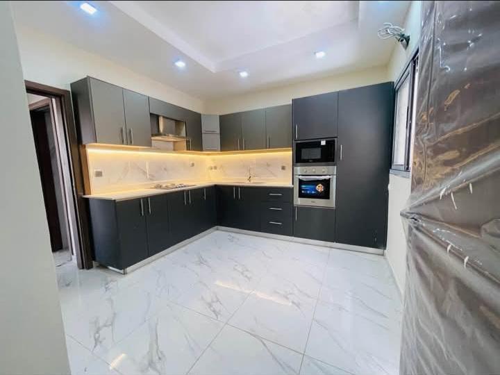 COCODY ATTOBAN UNE VILLA DUPLEX de 6PIÈCES AVEC PISCINE en Côte d’Ivoire - Photo 5