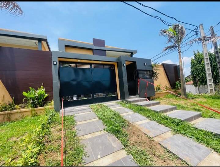 COCODY ATTOBAN UNE VILLA DUPLEX de 6PIÈCES AVEC PISCINE en Côte d’Ivoire - Photo 8