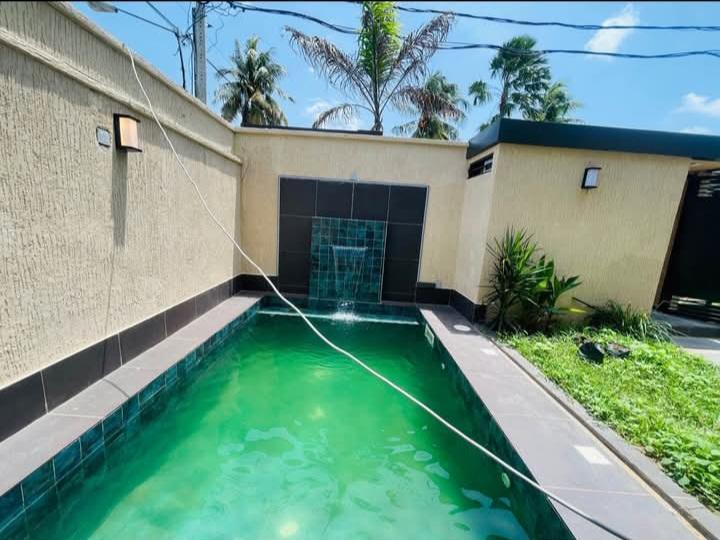 COCODY ATTOBAN UNE VILLA DUPLEX de 6PIÈCES AVEC PISCINE en Côte d’Ivoire - Photo 9