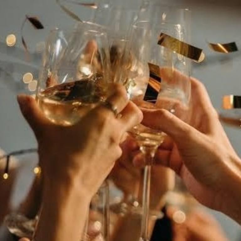 Casual hostesses required in Gold Coast - Image 2