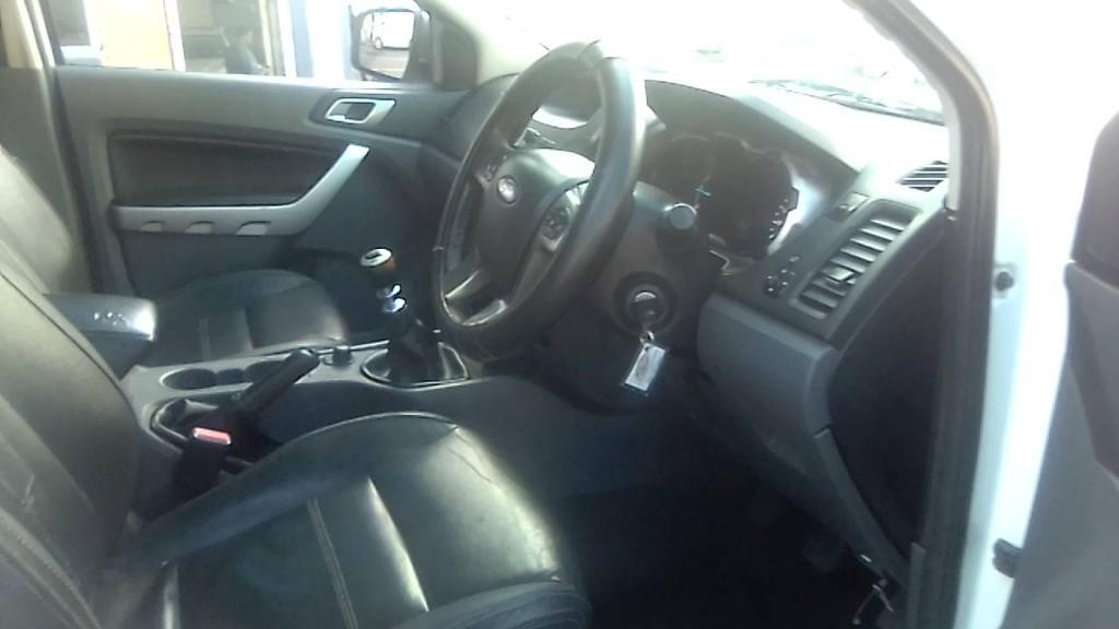 Pre-owned 2014 Ford Ranger 3.2 Engine Capacity Double Cab 4x4 w in Katlehong - Image 4