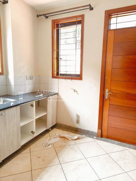 4 Bedroom Alll Ensuite Home + 2 Room DSQ For Rent in Runda in Kenya - Image 6